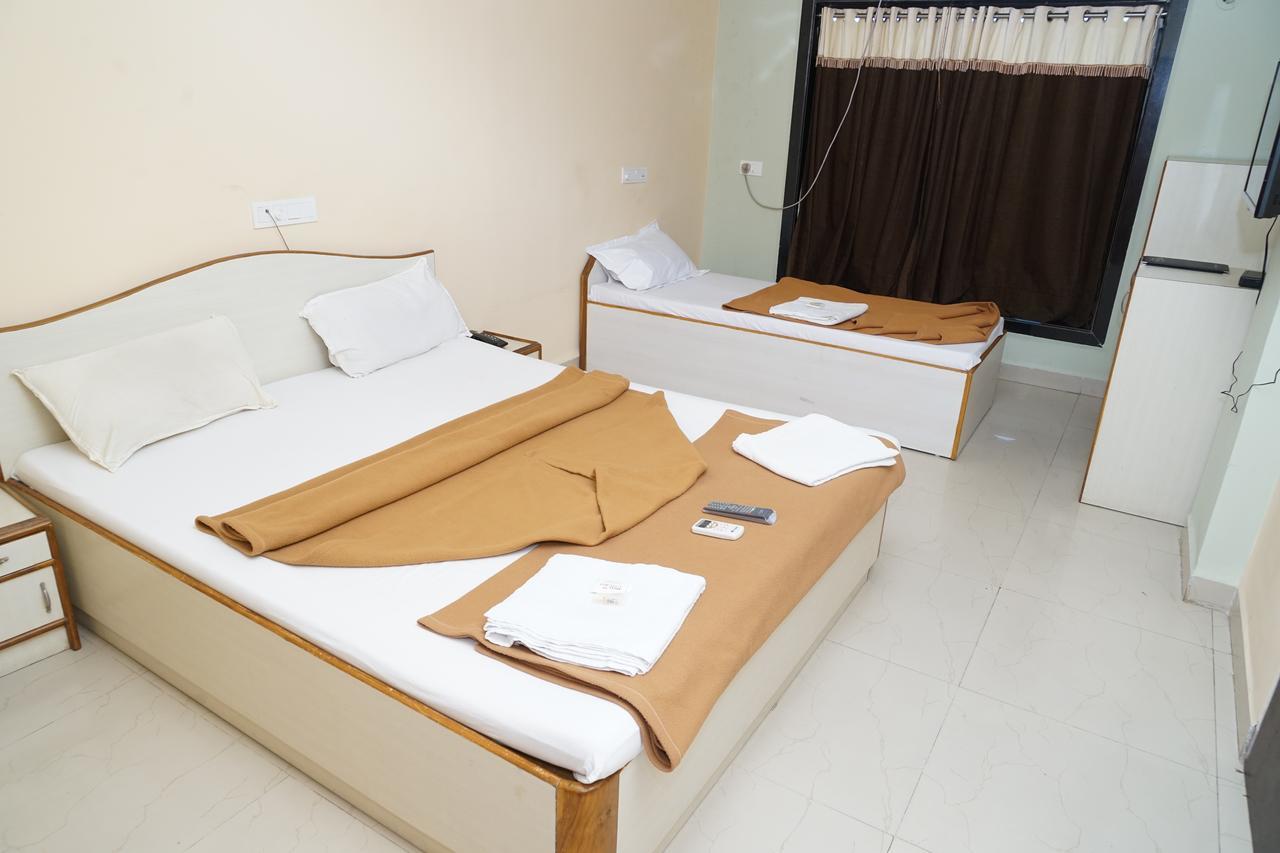 Hotel Umesh Daman Exterior photo