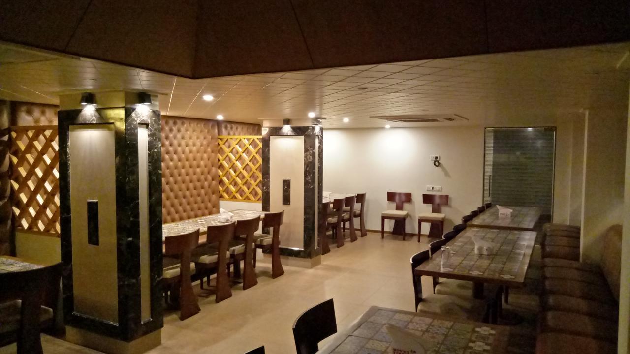 Hotel Umesh Daman Exterior photo