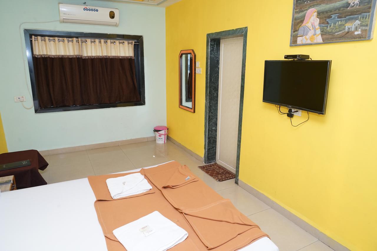 Hotel Umesh Daman Exterior photo