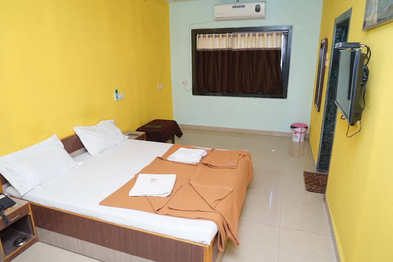 Hotel Umesh Daman Exterior photo